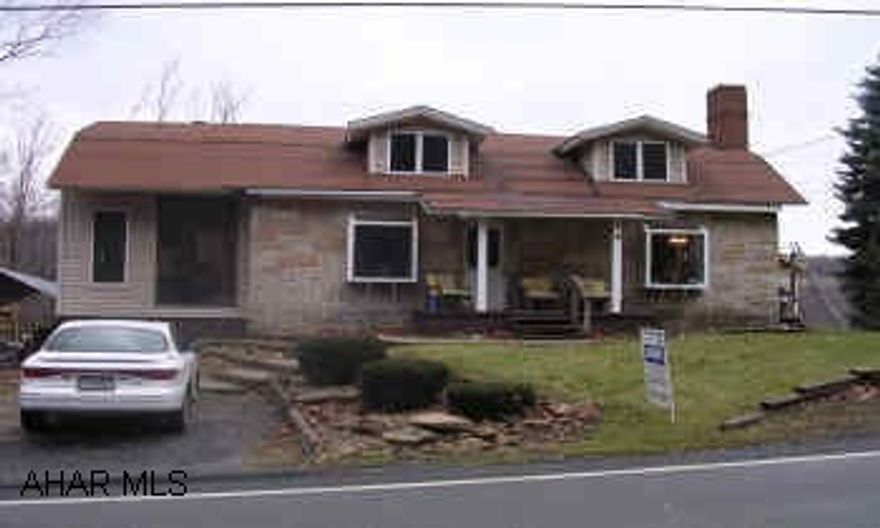2 LOTS INCLUDED.  51.8X86 WITH HOUSE, EXTRA LOT 50X150. WATER TURNED OFF,  DO NOT USE WATER!!! DO NOT USE SINK OR TOILET!