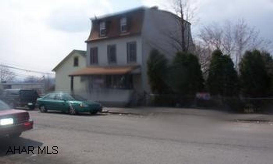 Beautiful & totally remodeled inside, all appliances, large deck, 3 City lots fenced in, finished attic, has 3 bedrooms. Beautiful & totally remodeled inside, all appliances, large deck, 3 City lots fenced in, finished attic, has 3 bedrooms.