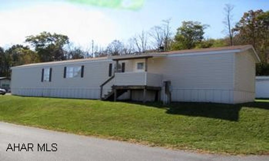 1999 Skyline Mobile Home on rented lot. 1999 Skyline Mobile home in excellent condition, one owner, includes all appliances, fully furnished. $175 permonth for lot rent includes water, sewer and trash. If buyer intends to leave home at present site, mobile home park owner must approve.