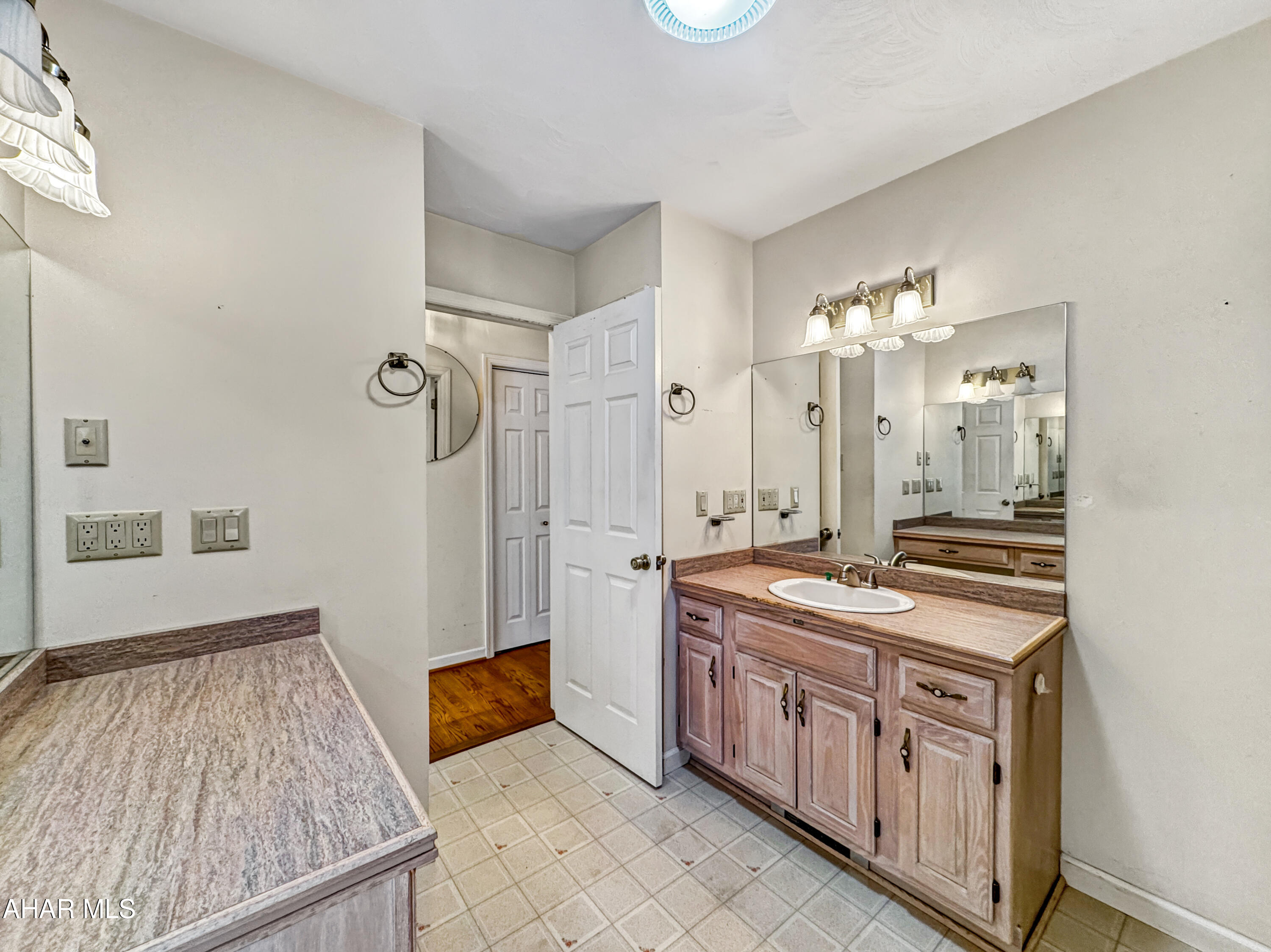 Crestwood - Residential