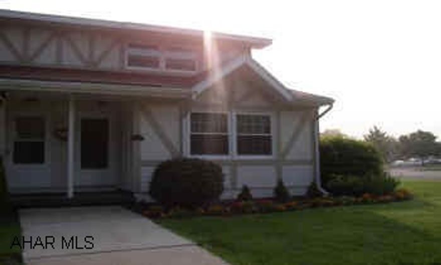 VERY NICE TOWNHOUSE. END UNIT. NEWER WINDOWS, CARPET, VINYL FLOORING, WATER HEATER, APPLIANCES. NEW SIDING GLASS DOOR & FRONT DOOR. SHED.