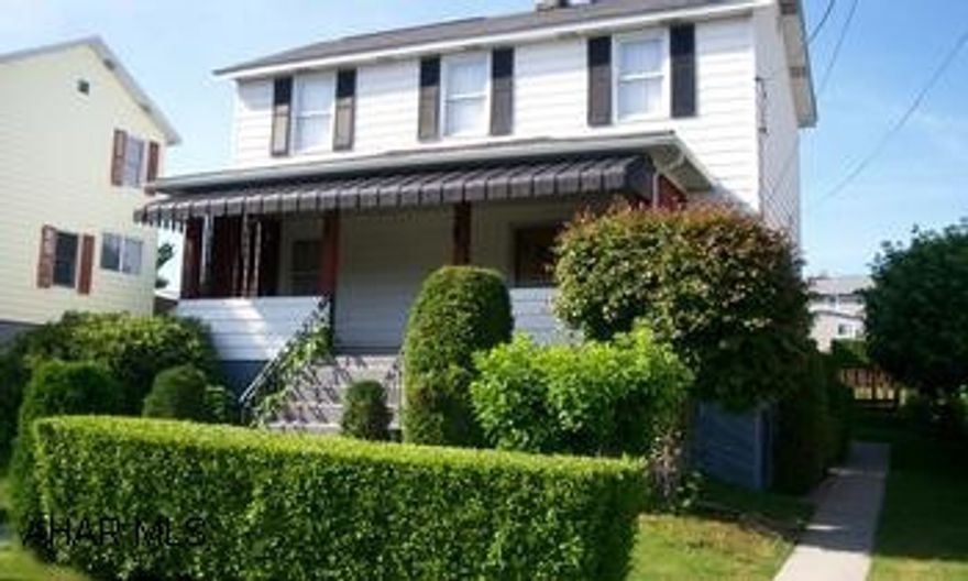 2 STORY , 3 BEDROOM, 1 1/2 BATHS. WITH NICE DECK, 1 CAR GARAGE ( DETACHED)   CALL GARY @ 948-4132 2 STORY, 3 BEDROOM 1 1/2 BATHS WITH NICE DECK, 1 CAR GARAGE (DETACHED)   CALL GARY @ 948-4132