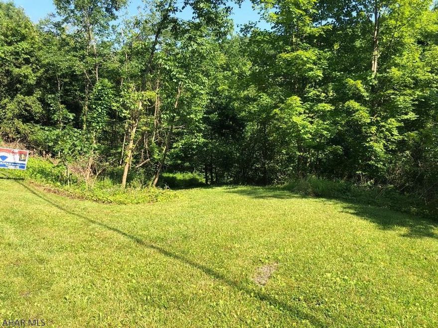 Peaceful, vacant land in Spring Cove School District.  A well is on the property from past residence.  Utilities are also available.  Septic previously on property - seller is uncertain of condition.  Seller is open to looking at all reasonable offers.