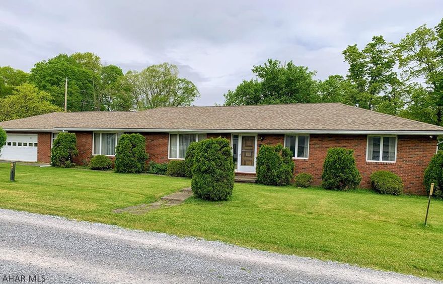 Motivated Seller. With  some cosmetic updates you could make this well maintained 3 bd 2.5 ba large 2200+/- sq.ft.1 story brick home on 1.45 acre lot your own. Home features eat in kitchen with built in appliances. A large open concept dining area, great room, and sitting area that would be great for entertaining, living room/den, master bath,laundry room, breezeway, and a bonus room off 2 car attached garage with its own bathroom.