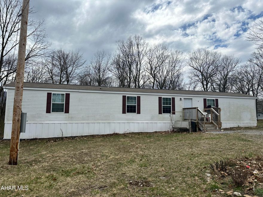 2019 Colony singlewide manufactured home. Model Beacon Prestige, 3 bedrooms, 2 full baths. Vaulted ceilings and vinyl look floors. This home also has all appliances included. Central AC. Lot rent is $395.00 and includes W/S and trash. This home sits at the end of Tulane Lane. Buyer will need to apply at Hill Crest Mobile home Village.