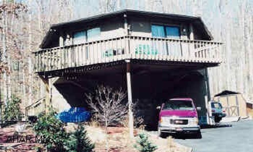 Topsider home Octagonal house, room sizes not given because of difficulty in measuring shape.