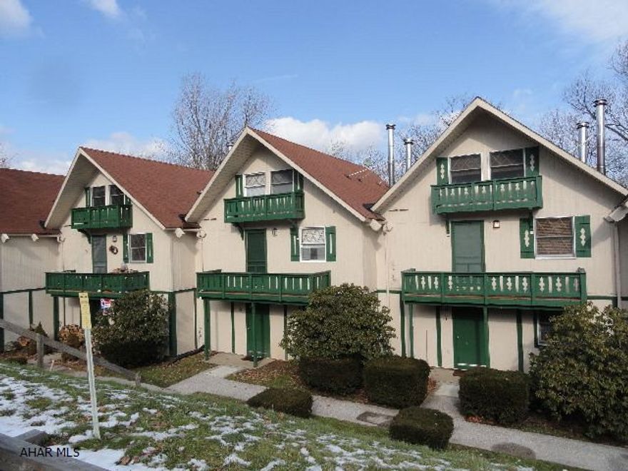 Beautiful fully-furnished loft unit. Modern kitchen & bath, gas fireplace, freshly painted interior, new carpet in loft, and front & back exterior balcony. Dues $200.00/month, includes use of indoor and outdoor swimming pools, hot tub, tennis courts, trash removal & exterior maintance. Easy access to golf & skiing. #J-116