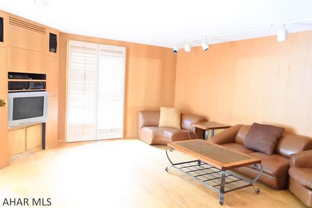 Hickory Hills - Residential