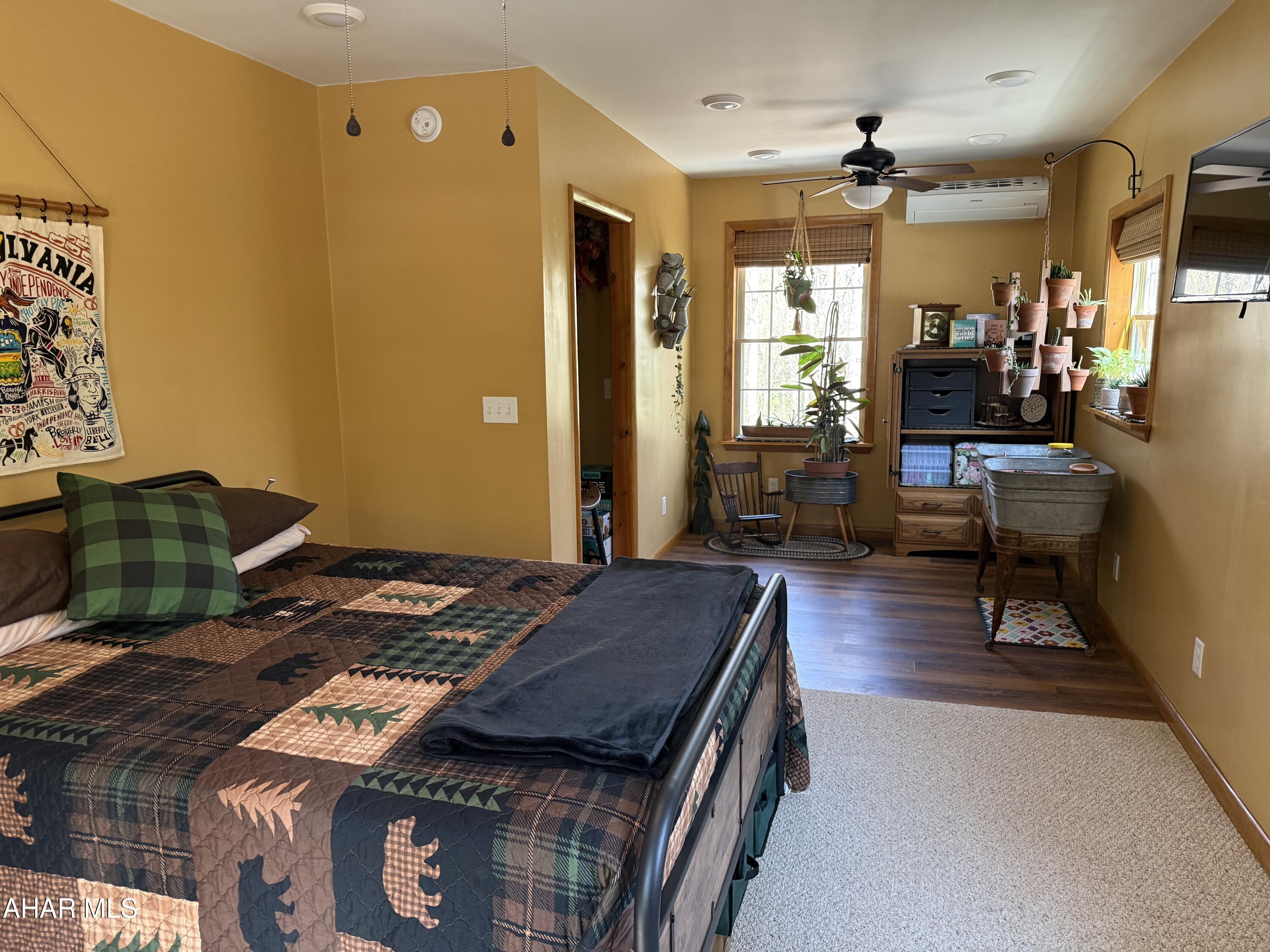 Glendale Yearound - Residential