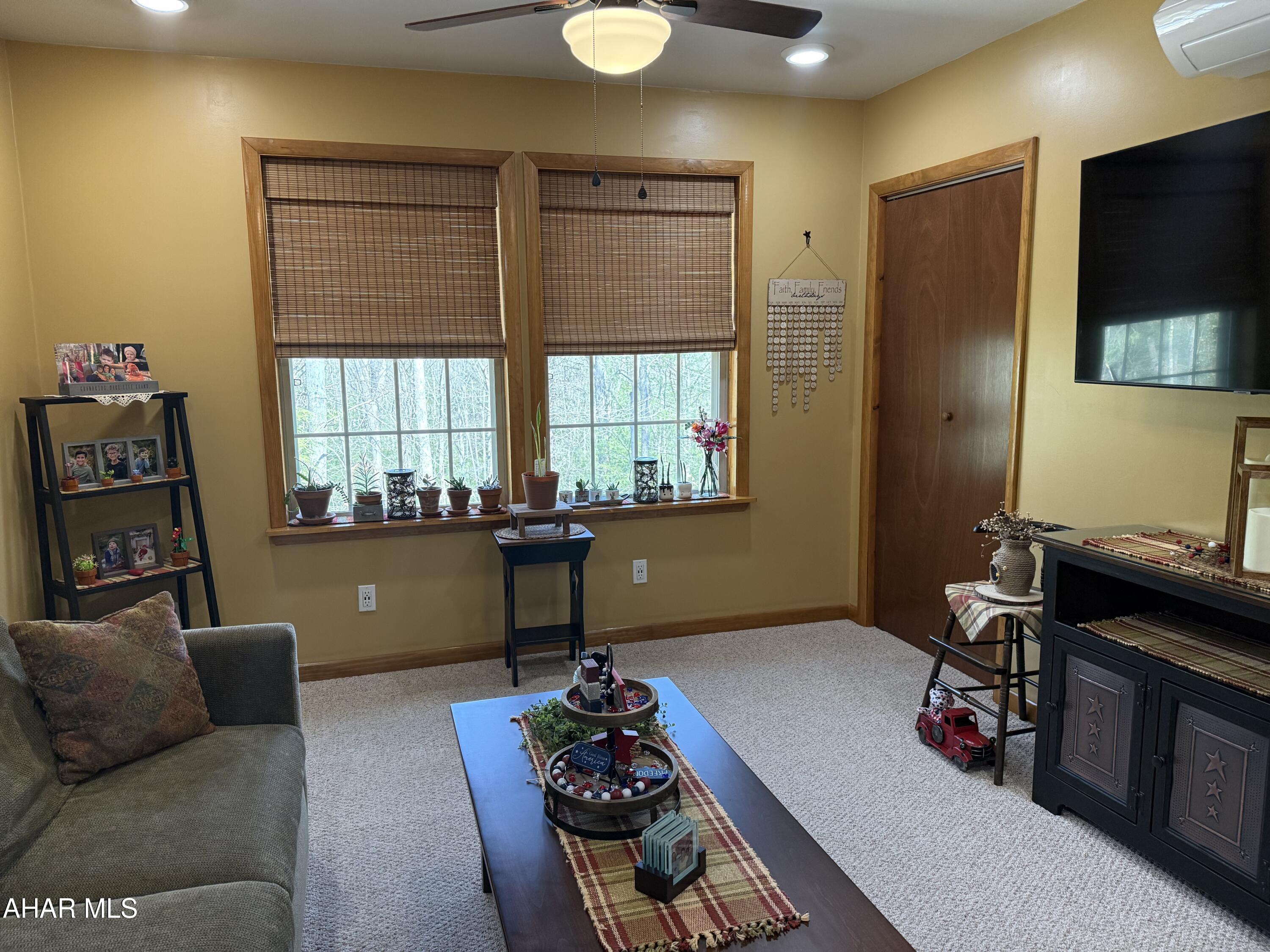 Glendale Yearound - Residential