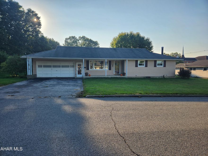 Brick ranch with 3 bedrooms, 1 bathroom located in the Martinsburg Borough.