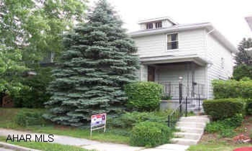 Nice 2 Bedroom Starter.  Good Mechanics, Central Air, Fireplace, Hardwood Floors & More!! Nice 2 Bedroom Starter.  Good Mechanics, Central Air, Fireplace, Hardwood Floors & More!!