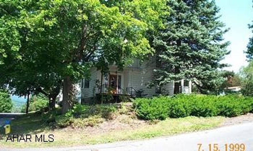 Lockbox on Back Door.  DO NOT LOCK INNER DOOR.  Large corner lot with tons of potential - updated kitchen w/Oak cabinets-Eat in Nook-huge living room w/fireplace. Lockbox on Back Door.  DO NOT LOCK INNER DOOR.  Large corner lot with tons of potential - updated kitchen w/Oak cabinets-Eat in Nook-huge living room w/fireplace.