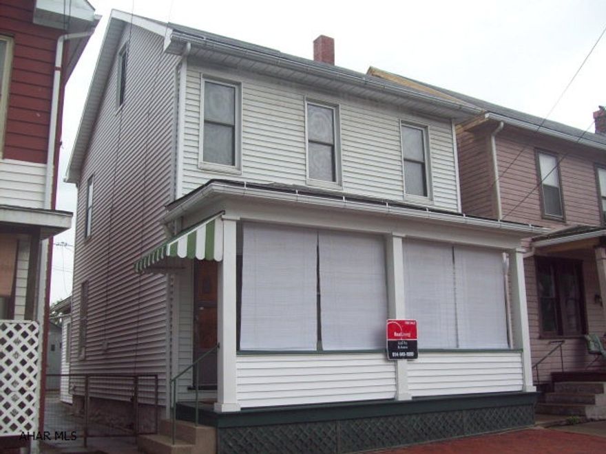 Great starter home in Tyrone Borough.  Modern kitchen.  Appliances included.  Nicely-maintained.  Fenced rear lot.  Quick possession!