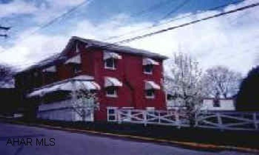 RT 26. Turn toward Saxton; Go to Saxton traffic light and turn right; House on left. J-425 RT 26. Turn toward Saxton; Go to Saxton traffic light and turn right; House on left. J-425