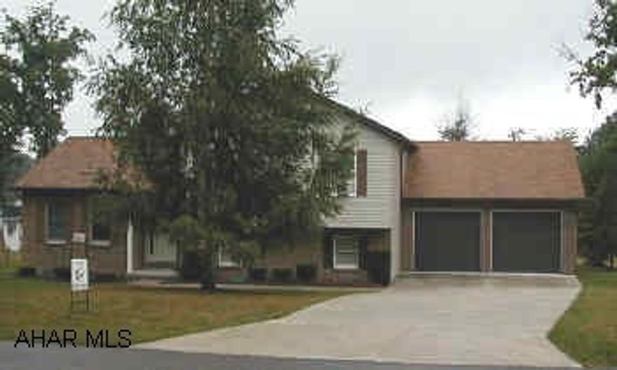 BEAUTIFULLY MAINTAINED HOUSE IN NICE AREA. OVER SIZED TWO CAR GARAGE. MUST SEE! CALL HOWARD.