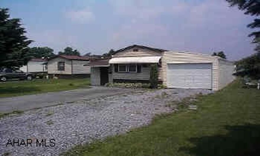 1986 pine View Mobile home on rented lot. Water, sewage, & garbage included in lot rent.
