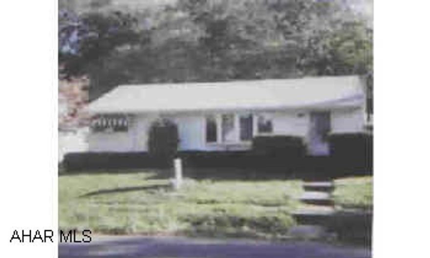 Screened in room. 2 sheds, 1st floor laundry, new kitchen with island. Screened in room. 2 sheds, 1st floor laundry, new kitchen with island. Electric  - system 100 amp