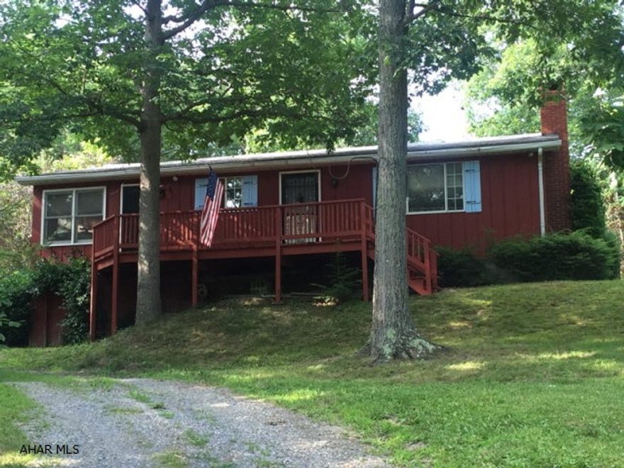 Ranch home with two bedrooms, one full bath on a nice lot in Schellsburg. Great cabin retreat or full time residence close to Shawnee State Park.