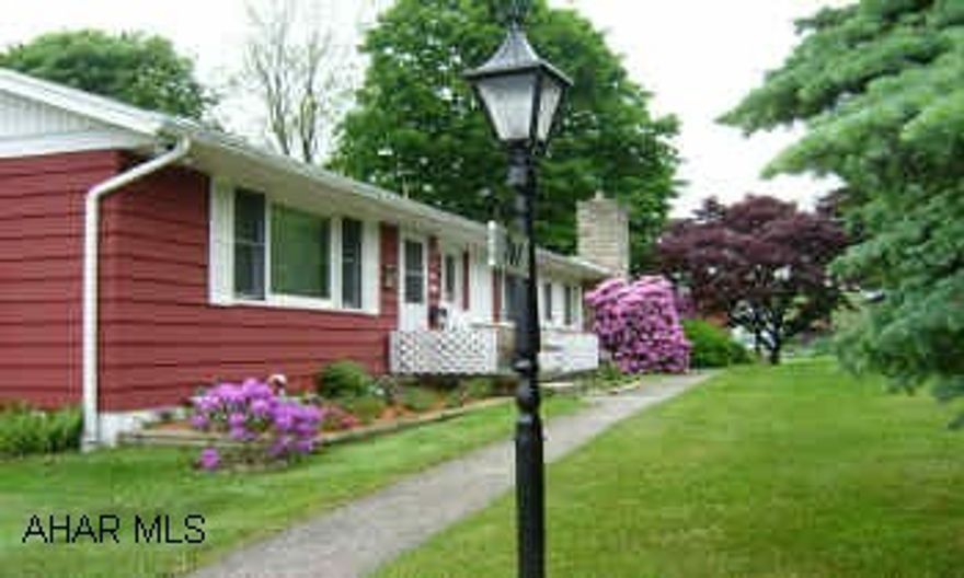 RANCH HOME ON 1/2 ACRE. FAMILY ROOM, DECK WITH ROOF, LARGE 2 CAR GARAGE. HARDWOOD FLOORS, SCREENED PATIO. POSSIBLE REAL ESTATE TAX REDUCTION BY APPEAL FOR 2007.