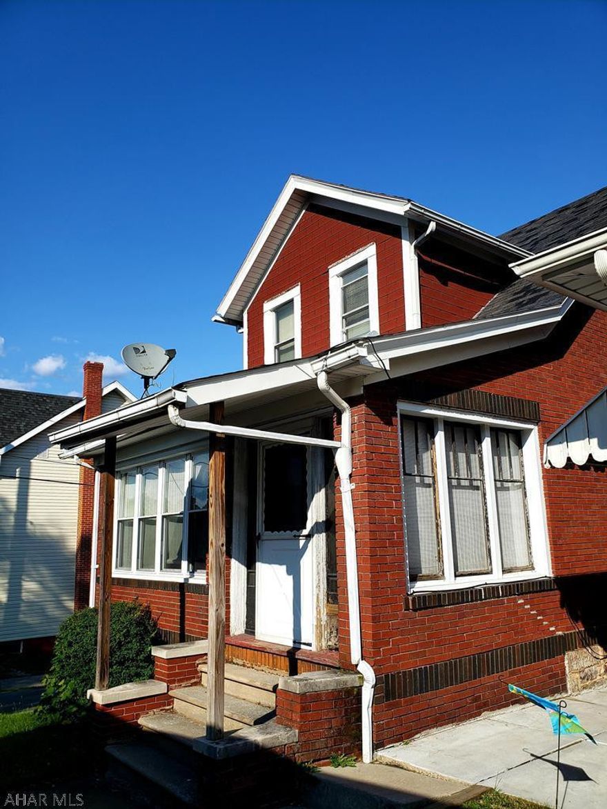 Very adorable brick Craftsman style home in Juniata!  This gen just needs a little TLC and cosmetics to bring out the charm.  Featuring beautiful original woodwork throughout, and some hardwood, don't let this one pass you by!