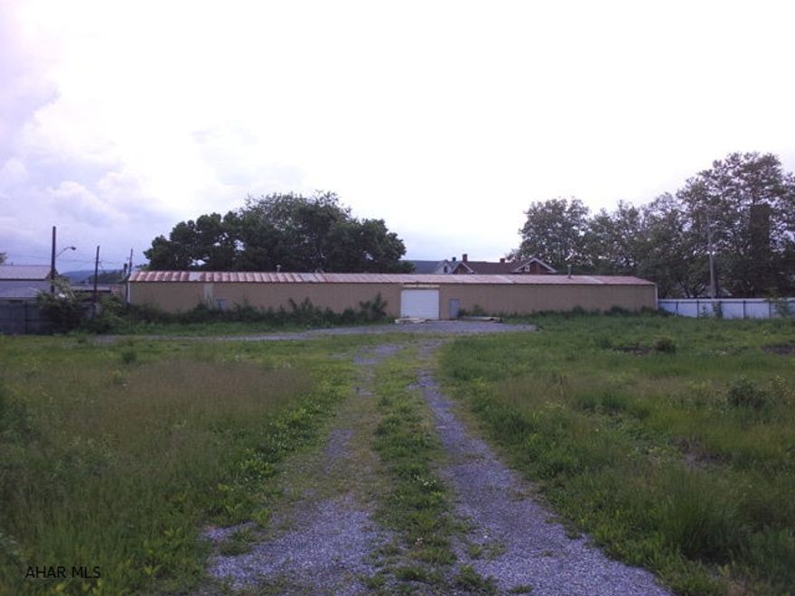 30' x 172' steel, clearspan building on 1.2 acres. Zoned Industrial. 1/2 bath and office.