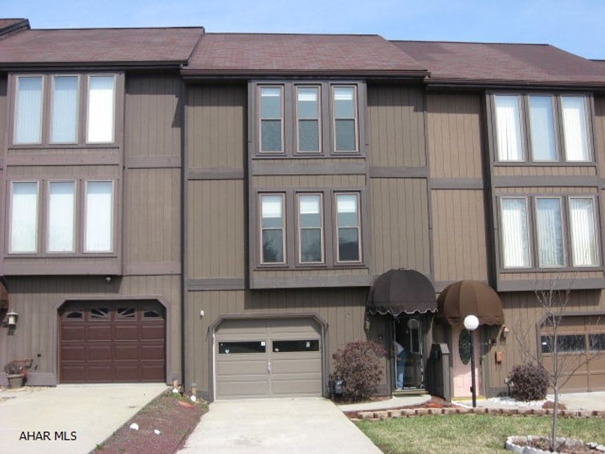 Penn Terrace 2 Bedroom, 2 1/2 Bathroom Townhouse.  1 Car Integral Garage.  No Association Fee or Flood Insurance.  Conveniently located.