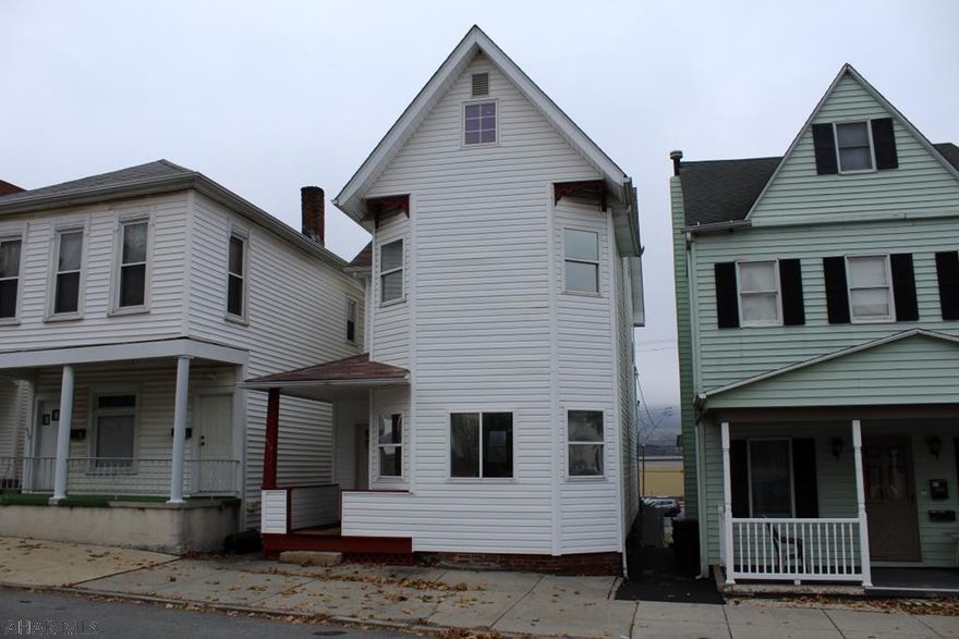 Nice home located in Juanita, interior of home has been updated with all new flooring & carpet thoughout the house. Kitchen and bathroom updated. Gives you a new home feel!