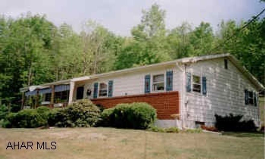 THIS 3 BEDROOM RANCHER IS IN MINT CONDITION.