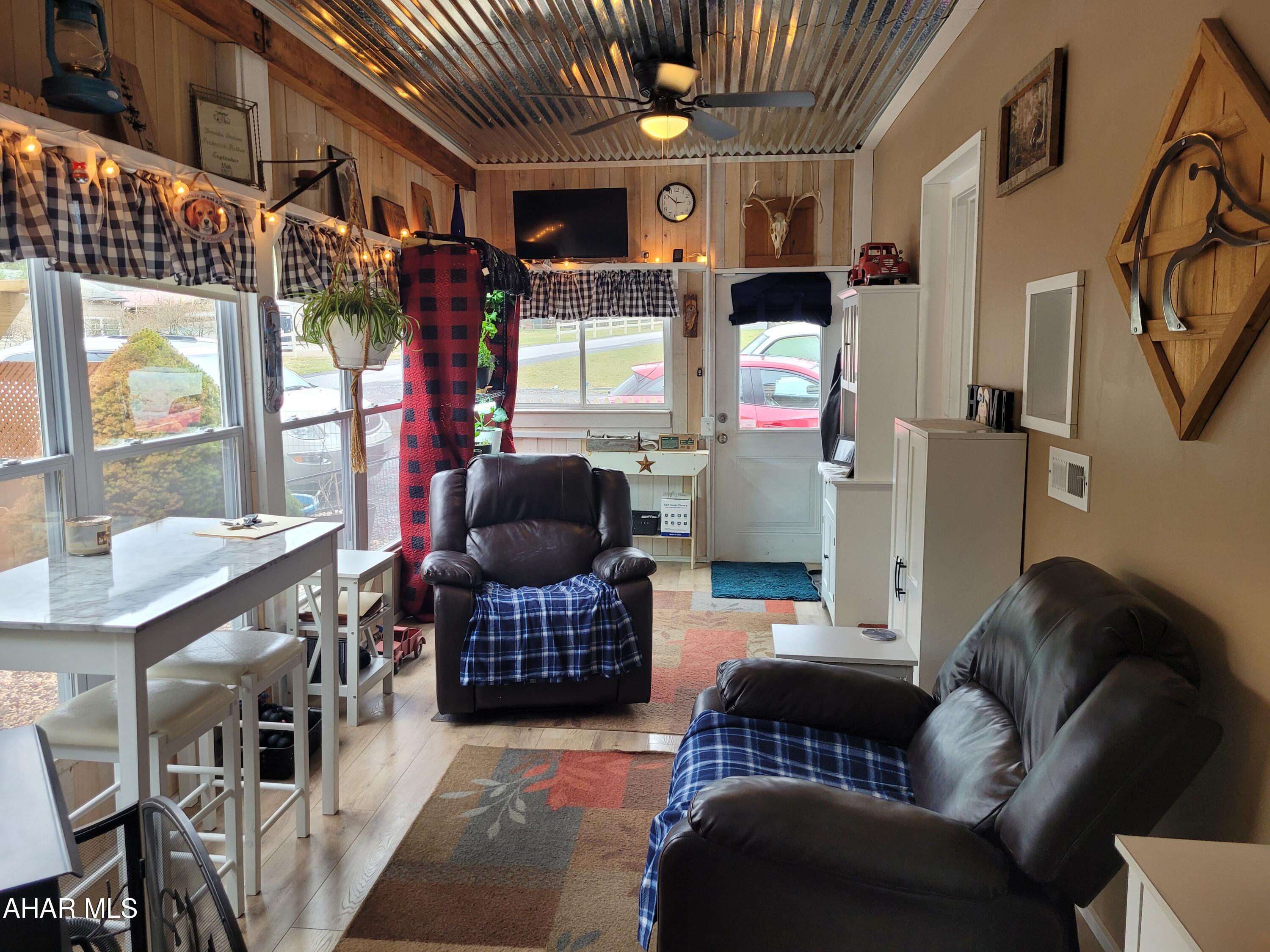 Glendale Yearound - Residential