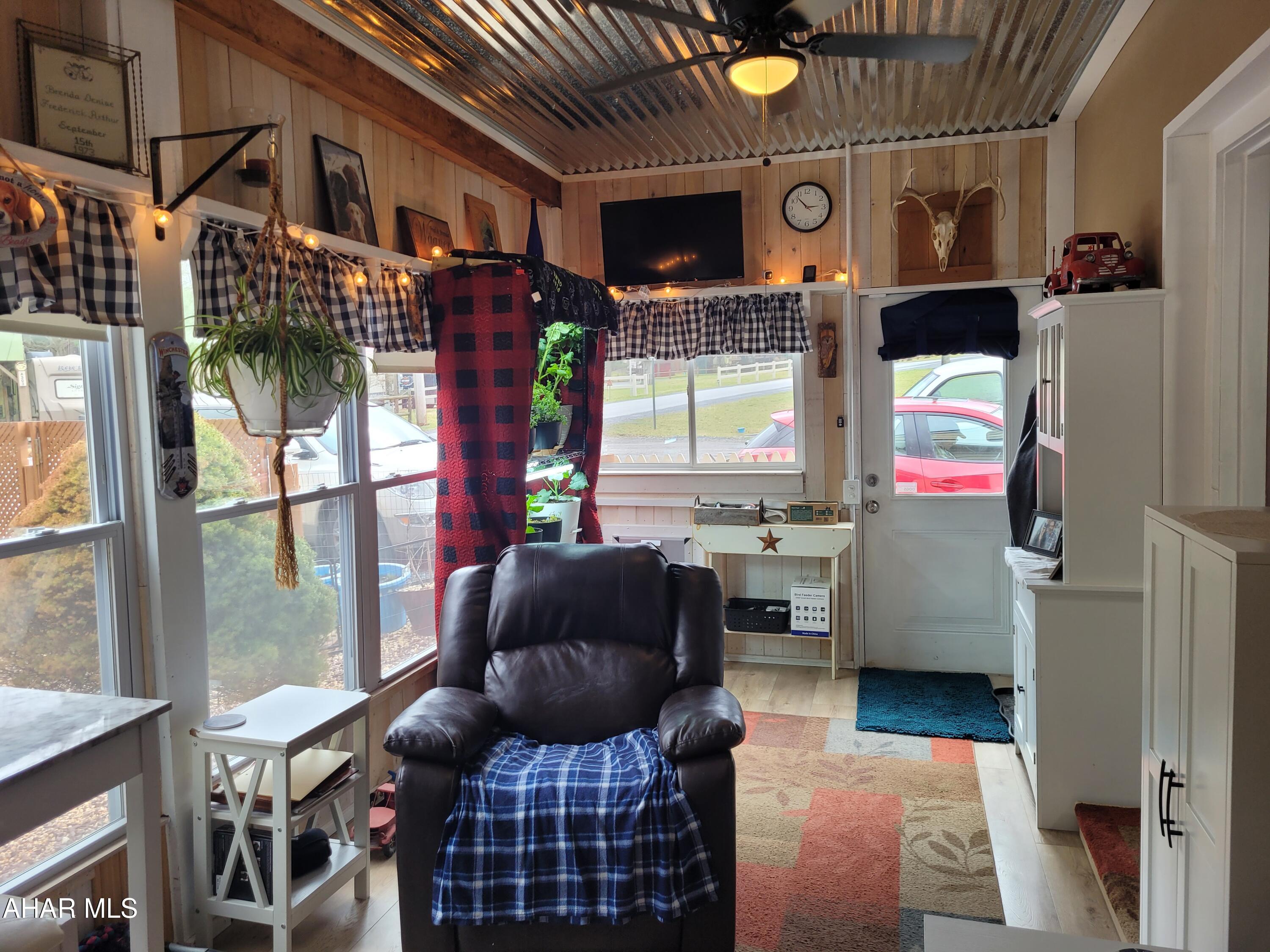 Glendale Yearound - Residential