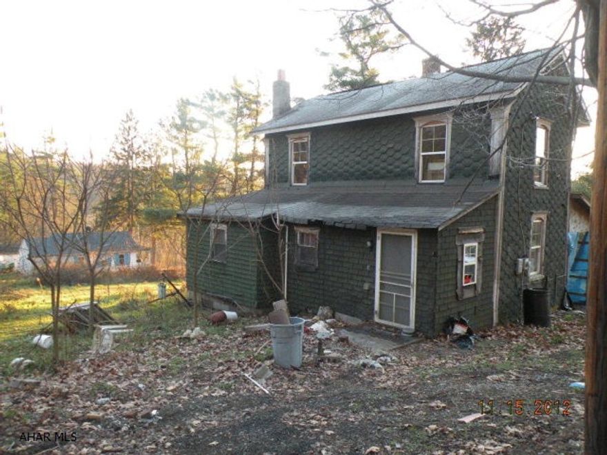 Handy man special! Needs a lot of work. Has potential. 2 year old heating system, windows have been replaced