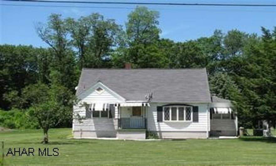 3 BR 1 bath, 2 car garage, with an additional 100x150 lot. TAX ID# 3-21B-35-1