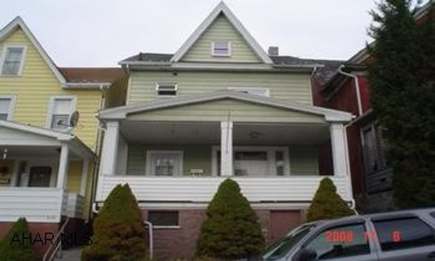 3-4BR 1BA home woth 1 car garage Not a bad home for a little bit of fixing up.