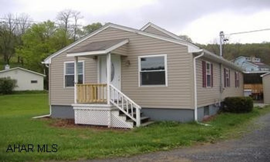 beautiful 2 bed 1 bath everything on 1 flooor  this will not last ....out side enterence to the basement east freedom turn on johnstown road go almost 1 mile house is on the left SELLER IS SELLING HOME AS IS