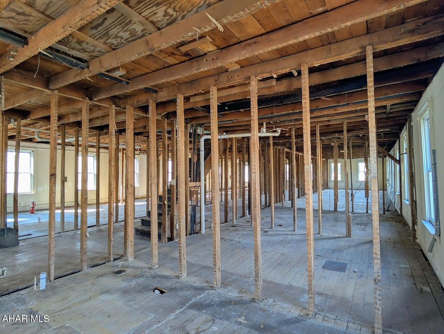 Unknown - Commercial Sale