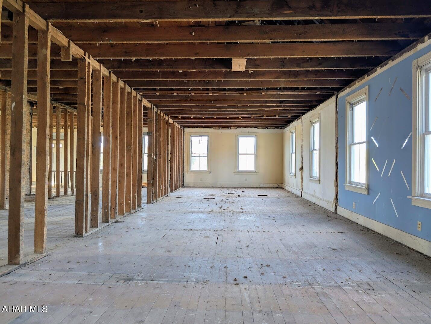 Unknown - Commercial Sale