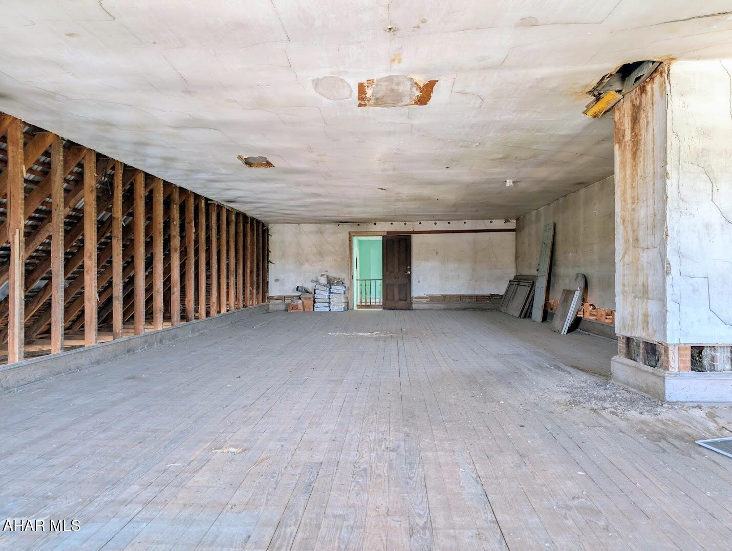 Unknown - Commercial Sale