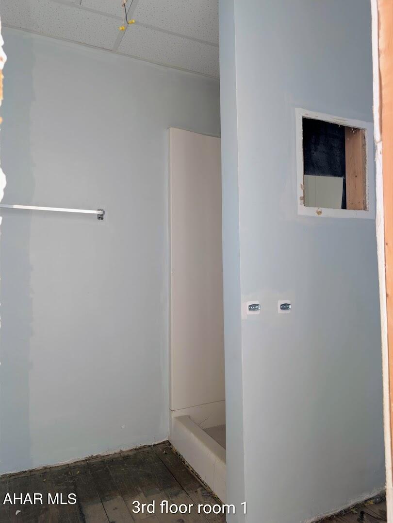 Unknown - Commercial Sale