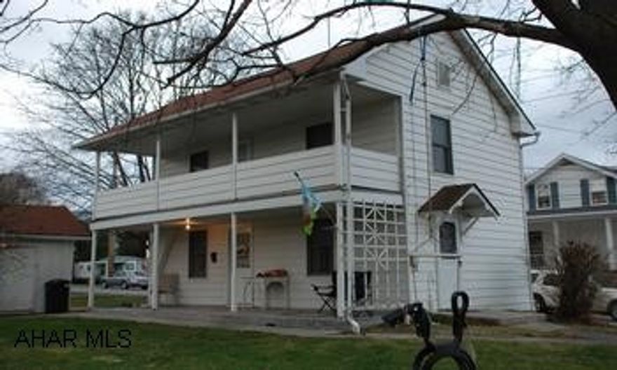 2 story 3 bedroom 1 bath new kitchen and bath, nice starter home, level lot