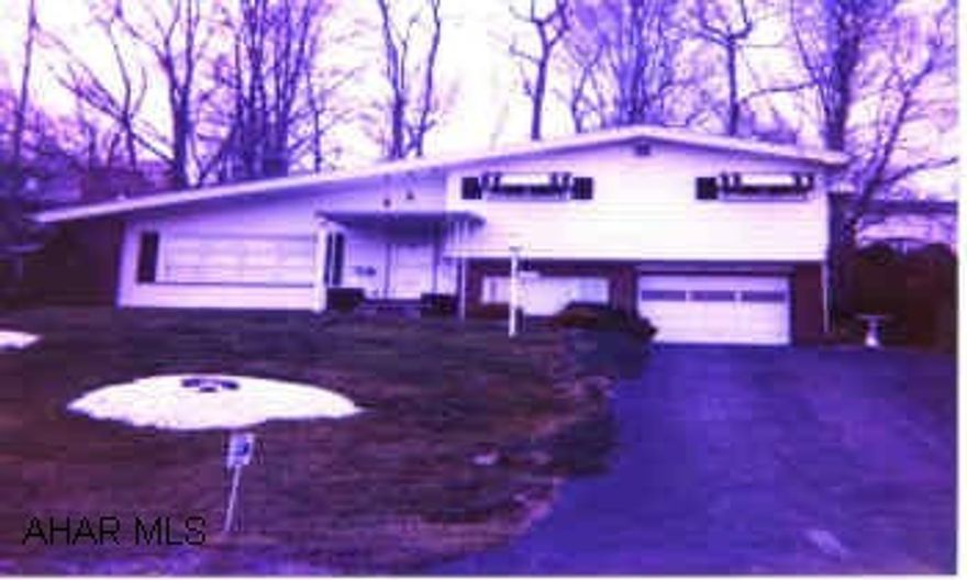 MULTI-LEVEL HOME WITH VAULTED CEILINGS, 3 BEDROOMS, 1 1/2 BATHS, LIVING RM W/FIREPLACE, PRIVATE PATIO, GARAGE, GREAT LOCATION! MOTIVATED SELLERS! MULTI-LEVEL HOME WITH VAULTED CEILINGS, 3 BEDROOMS, 1 1/2 BATHS, LIVING RM W/FIREPLACE, PRIVATE PATIO, GARAGE, GREAT LOCATION! MOTIVATED SELLERS!