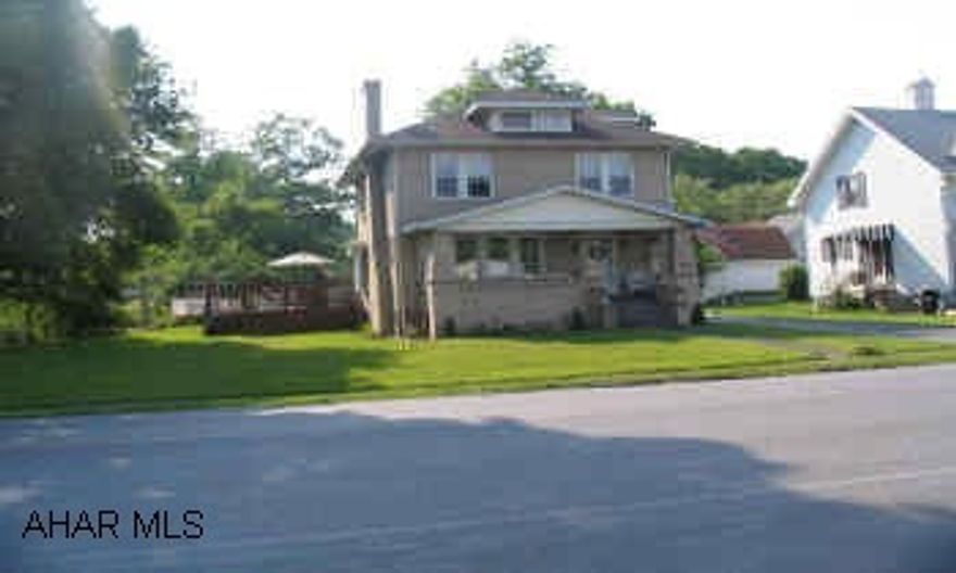 Location!!  Lovely Brick home with oversized 2 1/2 car garage with storage loft!  Must see the reodeled kitchen & bath, hardwood floors!!  Stain glass windows in living room, gas fireplace!!   2 lots 48x100 & 50x120 Location!!  Lovely Brick home with oversized 2 1/2 car garage with storage loft!  Must see the reodeled kitchen & bath, hardwood floors!!  Stain glass windows in living room, gas fireplace!!  All you need is your furniture - just move in!!  2 lots 48x100 & 50x120  Contingent upon seller finding suitable housing.