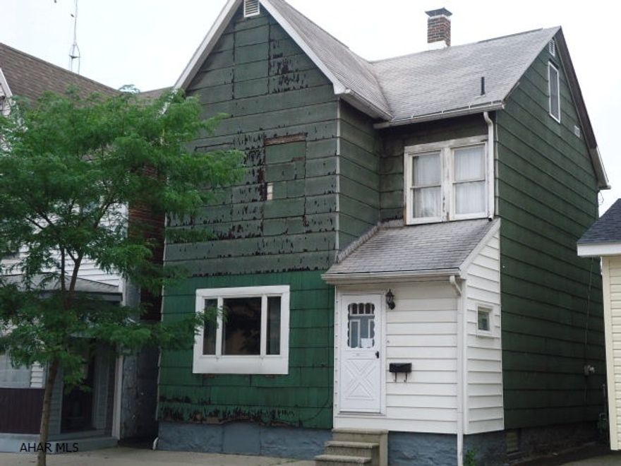 Great starter home, needs siding but solid home with good mechanics, fenced yard and off street parking. Don't wait, it's priced to sell!