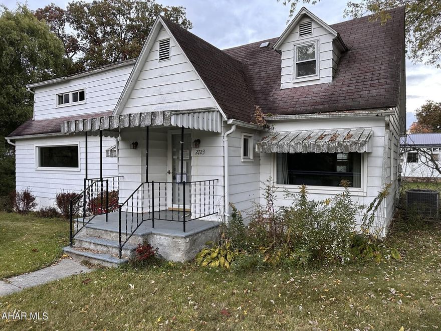 3 bedroom, 2 bath cape cod home on 0.657 acre level lot.  Kitchen with formal DR, LR, and first floor bath.  Double staircase to second floor 3 bedrooms & bath.  Enclosed back porch.  Detached Garage.  'This property may also be marketed via an auction event at
https://w w w.xome.com (void w here prohibited). The Seller w ill review offers submitted through
the auction site as w ell as through the listing agent.'