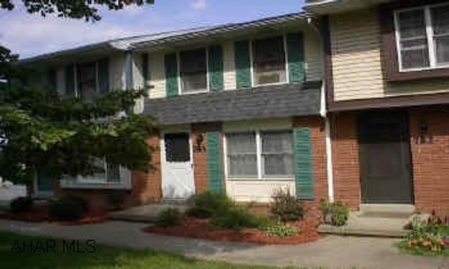 PENN FARM TOWNHOUSE WITH DAYLIGHT BASEMENT, NEW ROOF, DECK & WATER HEATER. GAS & ELEC. HEAT. 2 BR, 1.5 BATH TOWNHOUSE IN H-BURG AREA. DAYLIGHT BASEMENT FOR EXTRA LIVING SPACE IF NEEDED. NEW ROOF, DECK. CARPET/PAINT ALLOWANCE OR BUYER COST ASSIST. OF 3%. CALL DARLA 696-1227 OR 934-4663.