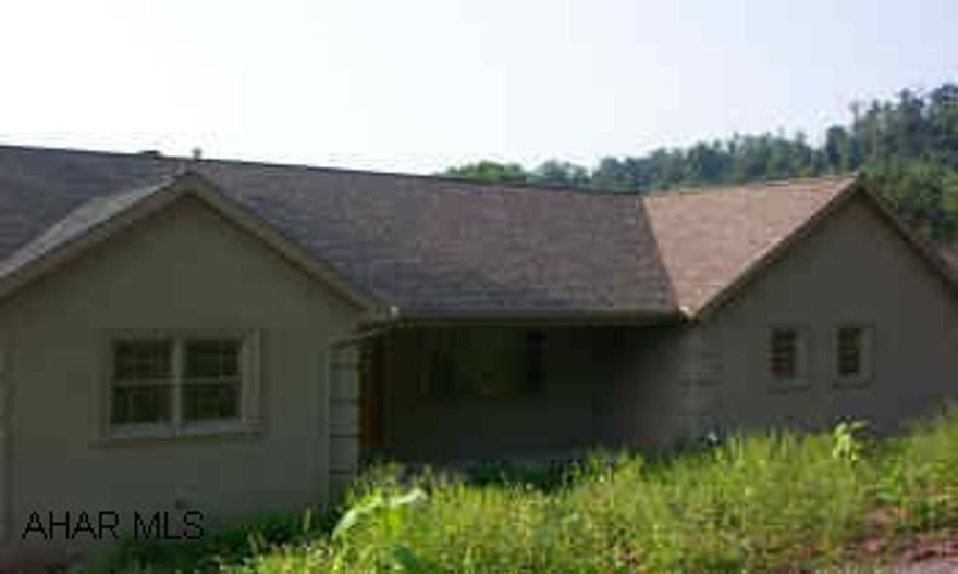 Rancher, finished basement w/walkout. Rancher, 4BR, family room, gas fireplace, theater room