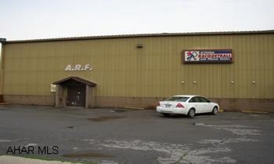 ALTOONA APPROX. 6000 SQ. FT. CURRENT & PAST USE AS RACQUETBALL COURTS. INTERIOR FEATURES FOUR COURTS, MENS & LADIES LOCKER ROOMS & SECOND FLOOR OBSERVATION AREA. UPDATED HEAT & A/C UNITS. POSSIBLE WAREHOUSE OR MULTI-USE. ALTOONA APPROX. 6000 SQ. FT. CURRENT & PAST USE AS RAQUETBALL COURTS. INTERIOR FEATURES FOUR COURTS, MENS & LADIES LOCKER ROOMS & SECOND FLOOR OBSERVATION AREA. UPDATED HEAT AND A/C UNITS. POSSIBLE WAREHOUSE OR MULTI-USE.