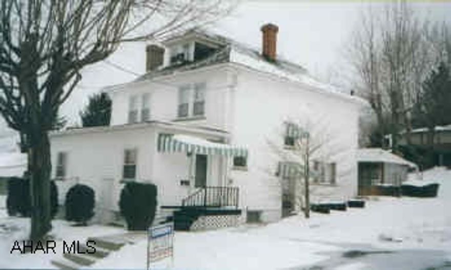 3 BEDROOM, 2.5 STORY ON 100X150 LOT IN ELDORADO.  NEW OAK KITCHEN.  EXCEPTIONAL LARGE HOME.  ENCLOSED FRONT PORCH, SCREENED REAR PATIO, OAK KITCHEN, FIREPLACE, STAINED GLASS WINDOWS