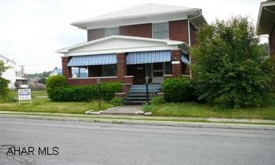 2 STORY BRICK ON CORNER LOT. 2 STORY BRICK ON CORNER LOT.
