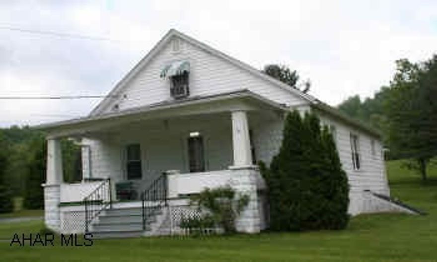 Block and Vinyl 1 1/2  Story home with country and mountain views. Roof new in 2004. Home Warranty Package